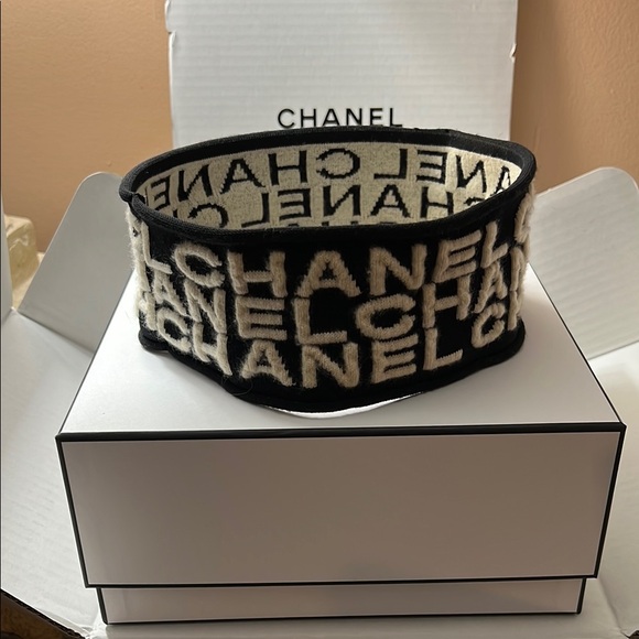 CHANEL Accessories - CHANEL Black and Cream Headband